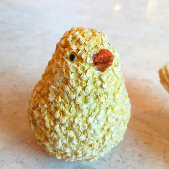 Bird figurines- resin set of 2 - floral design on birds - yellow. Valeri Parhill - Picture 8 of 15